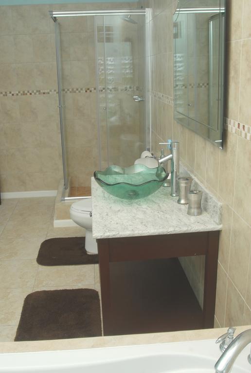 Heavenly Suites La Feuillet Екстериор снимка