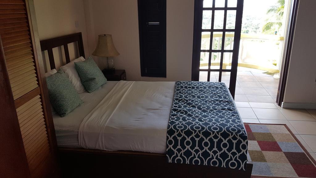 Heavenly Suites La Feuillet Екстериор снимка