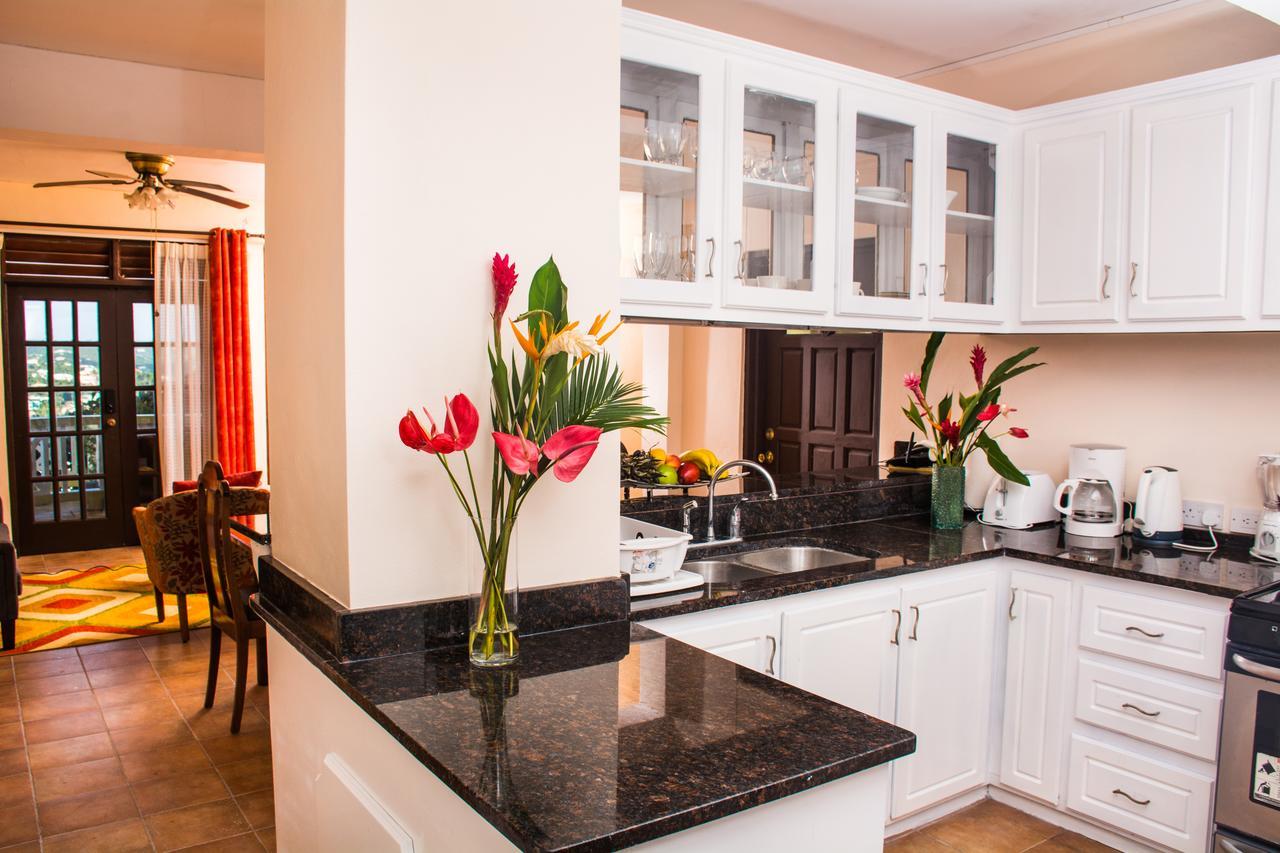 Heavenly Suites La Feuillet Екстериор снимка