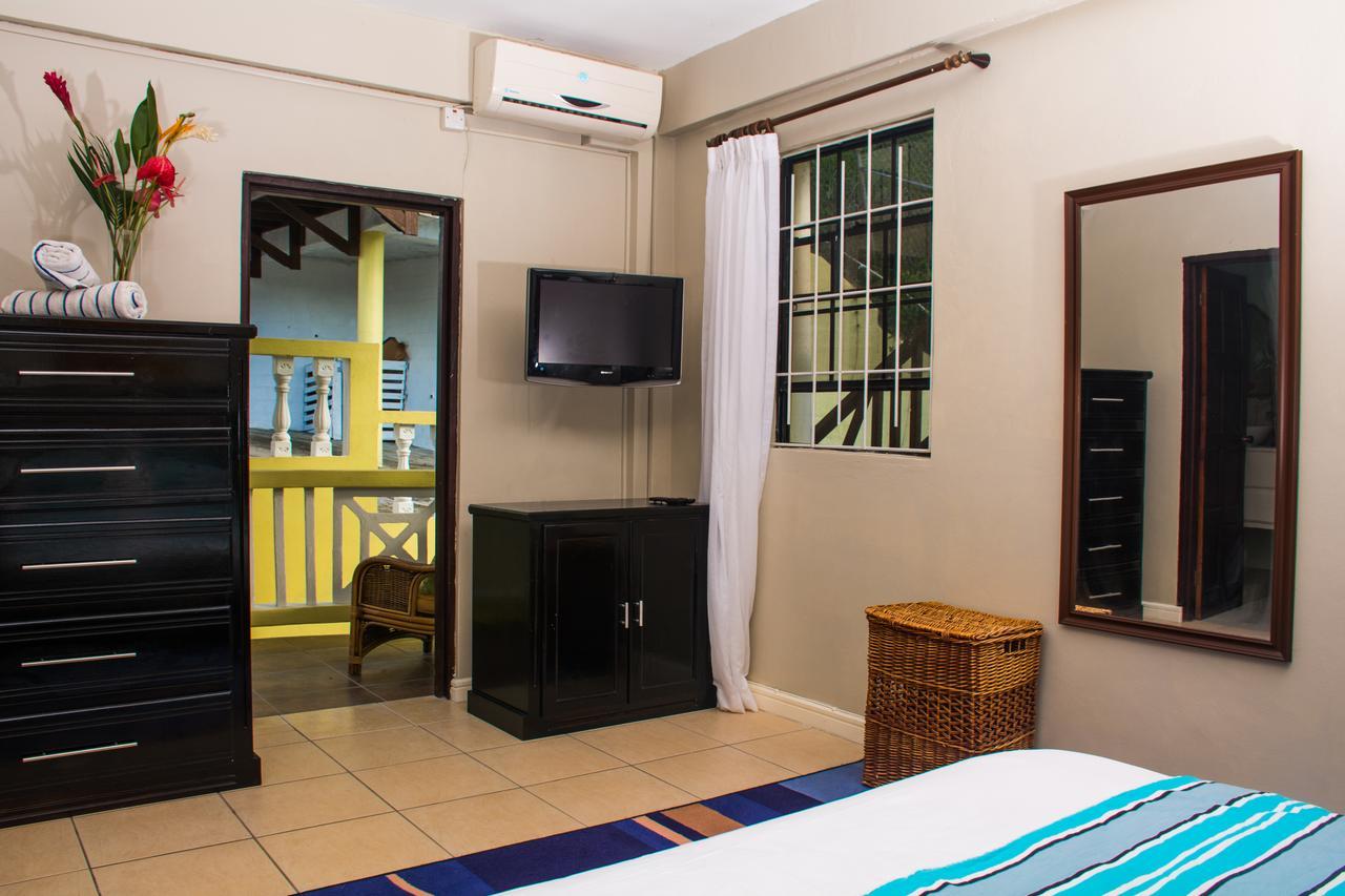 Heavenly Suites La Feuillet Екстериор снимка