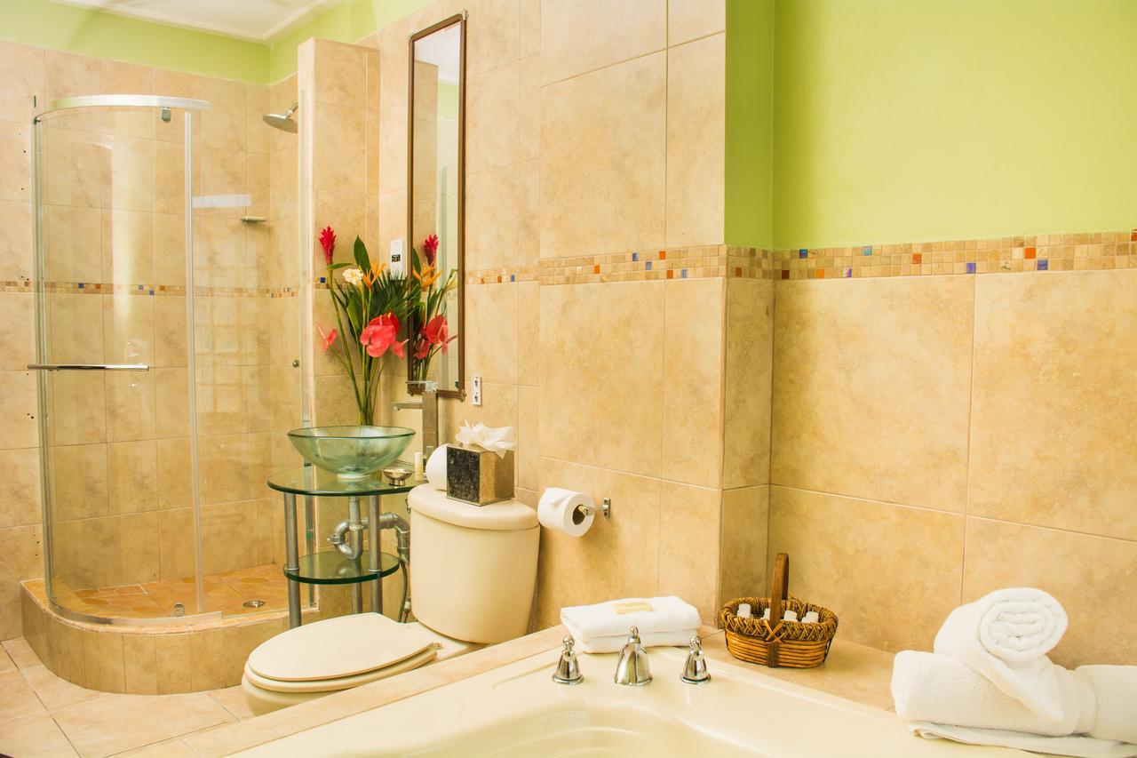 Heavenly Suites La Feuillet Екстериор снимка