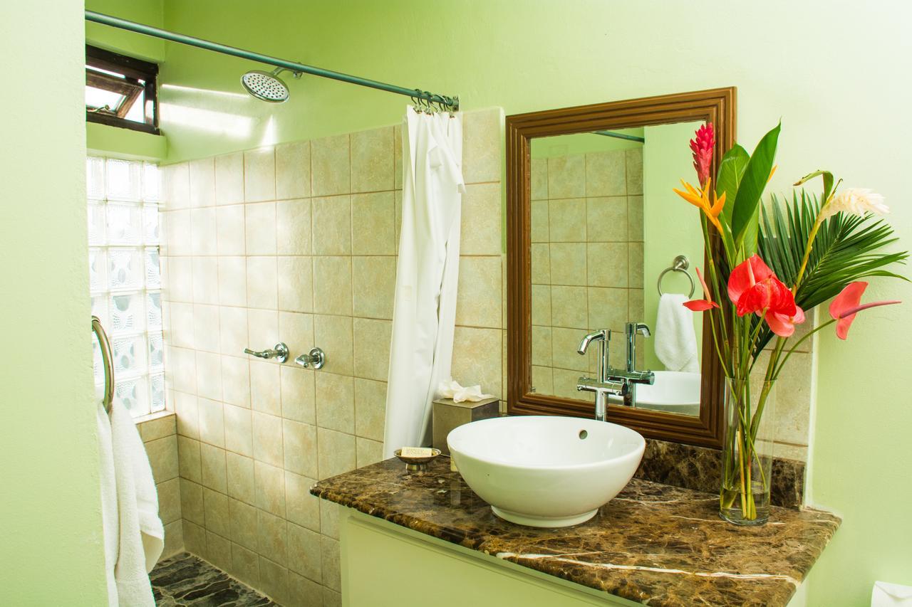 Heavenly Suites La Feuillet Екстериор снимка