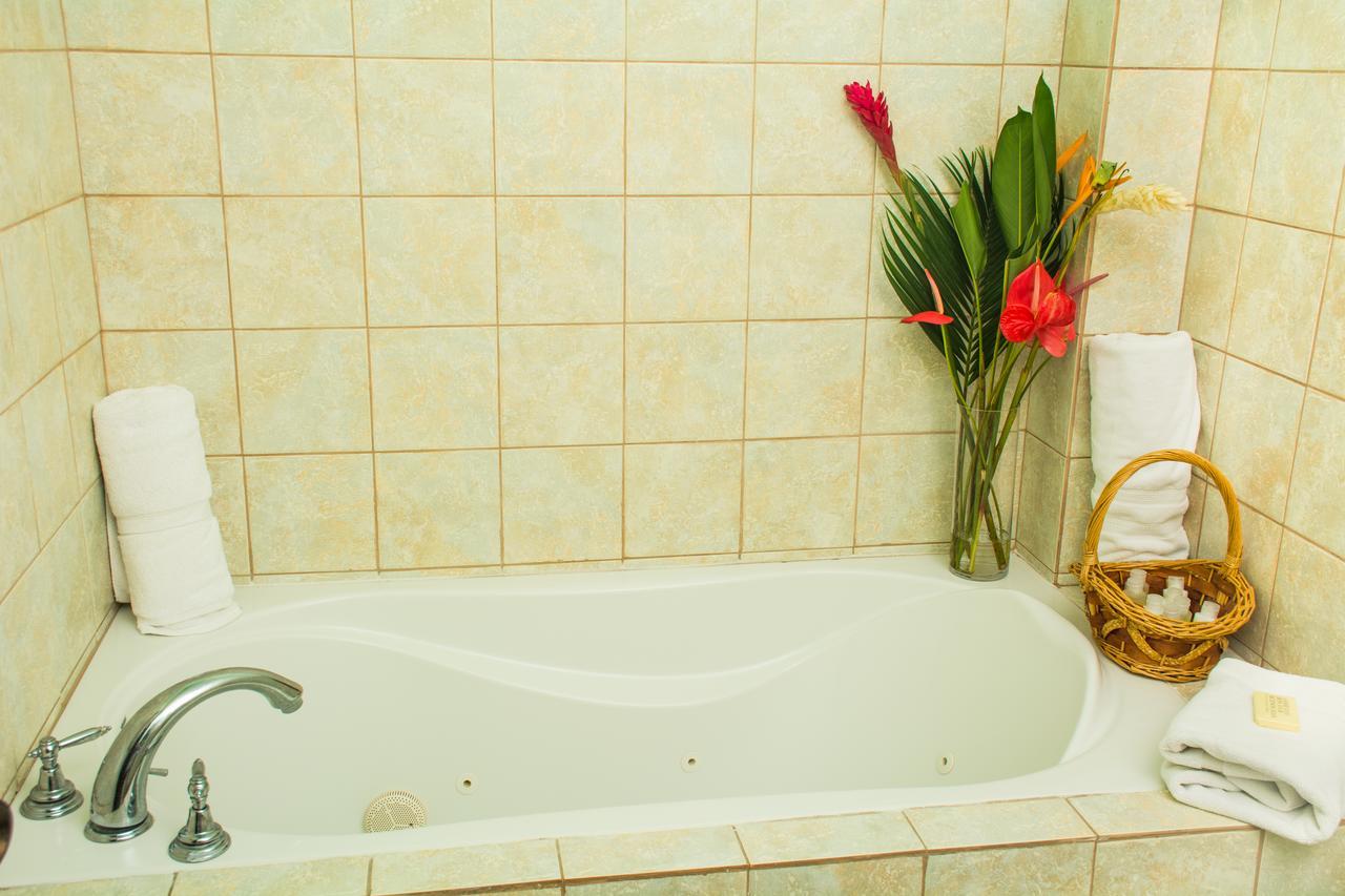 Heavenly Suites La Feuillet Екстериор снимка