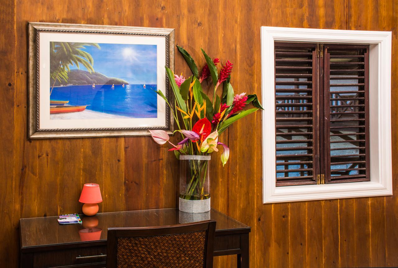 Heavenly Suites La Feuillet Екстериор снимка