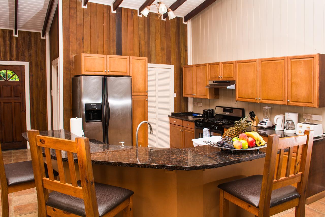 Heavenly Suites La Feuillet Екстериор снимка