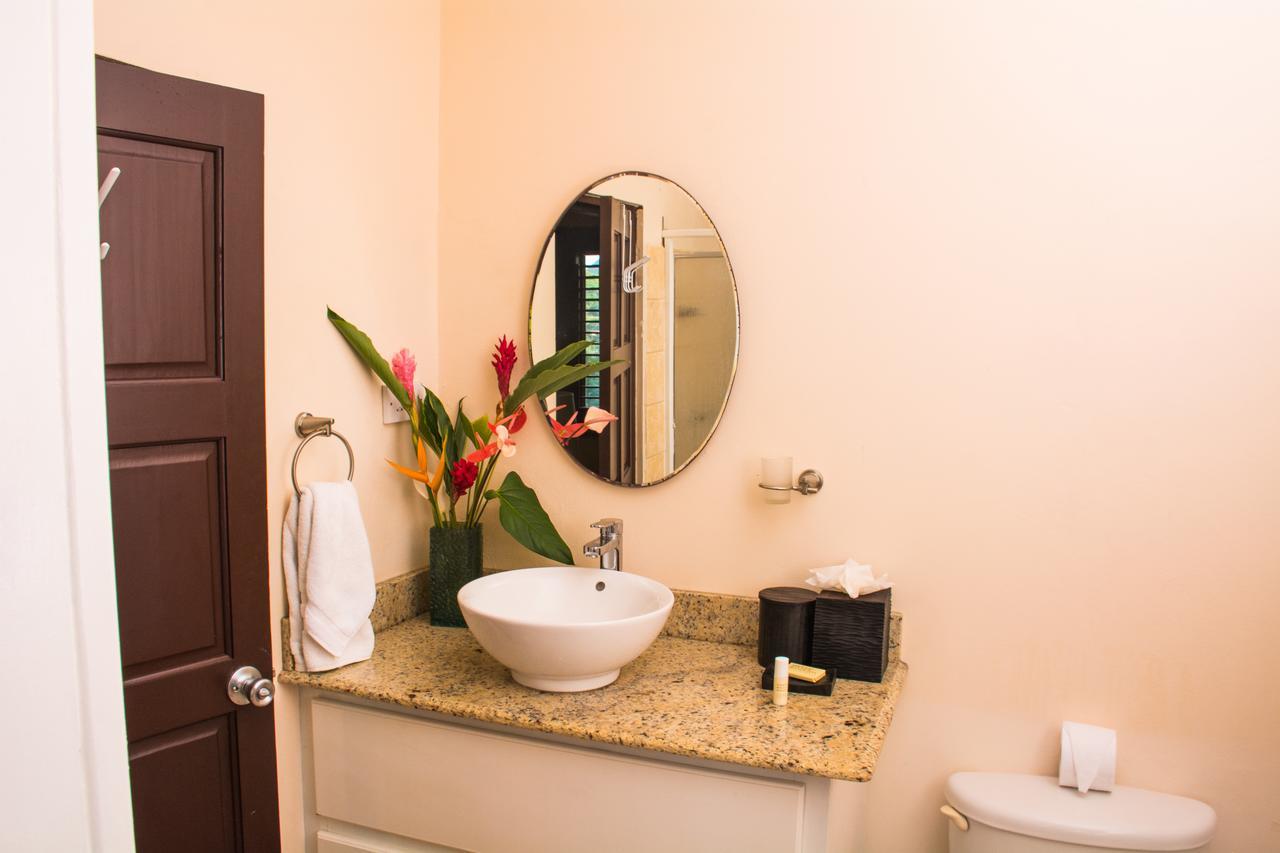Heavenly Suites La Feuillet Екстериор снимка